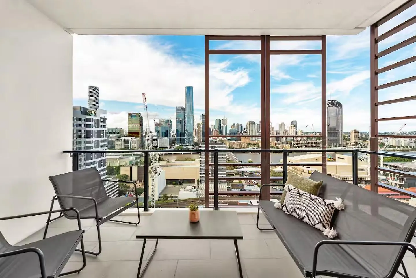 Apartment Spectacular Views Plus Best Location, King Bed, Pool Brisbane